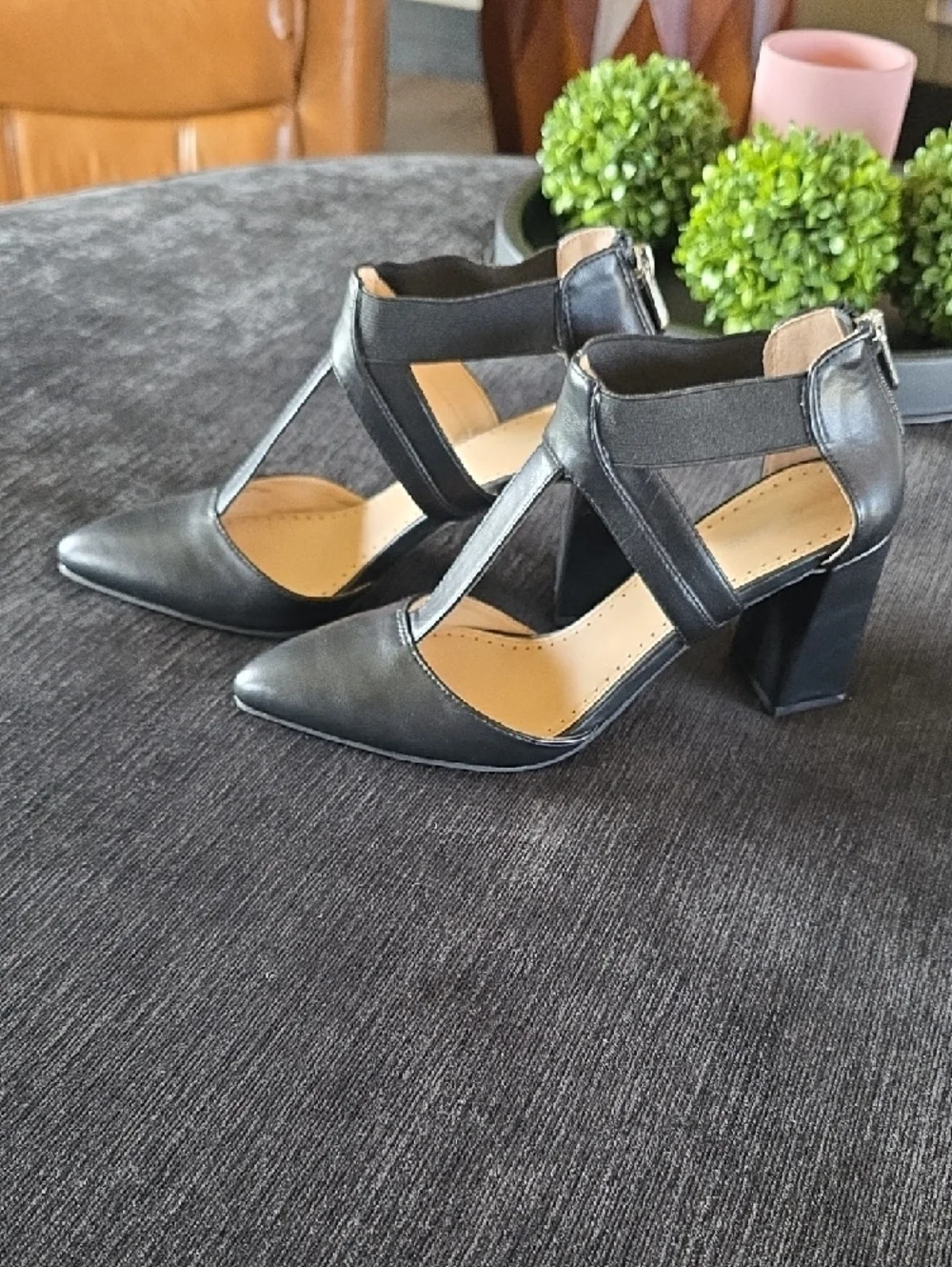 Adrienne Vittadini Black Strappy Pointed Block Heel Pumps - Picture 4 of 7